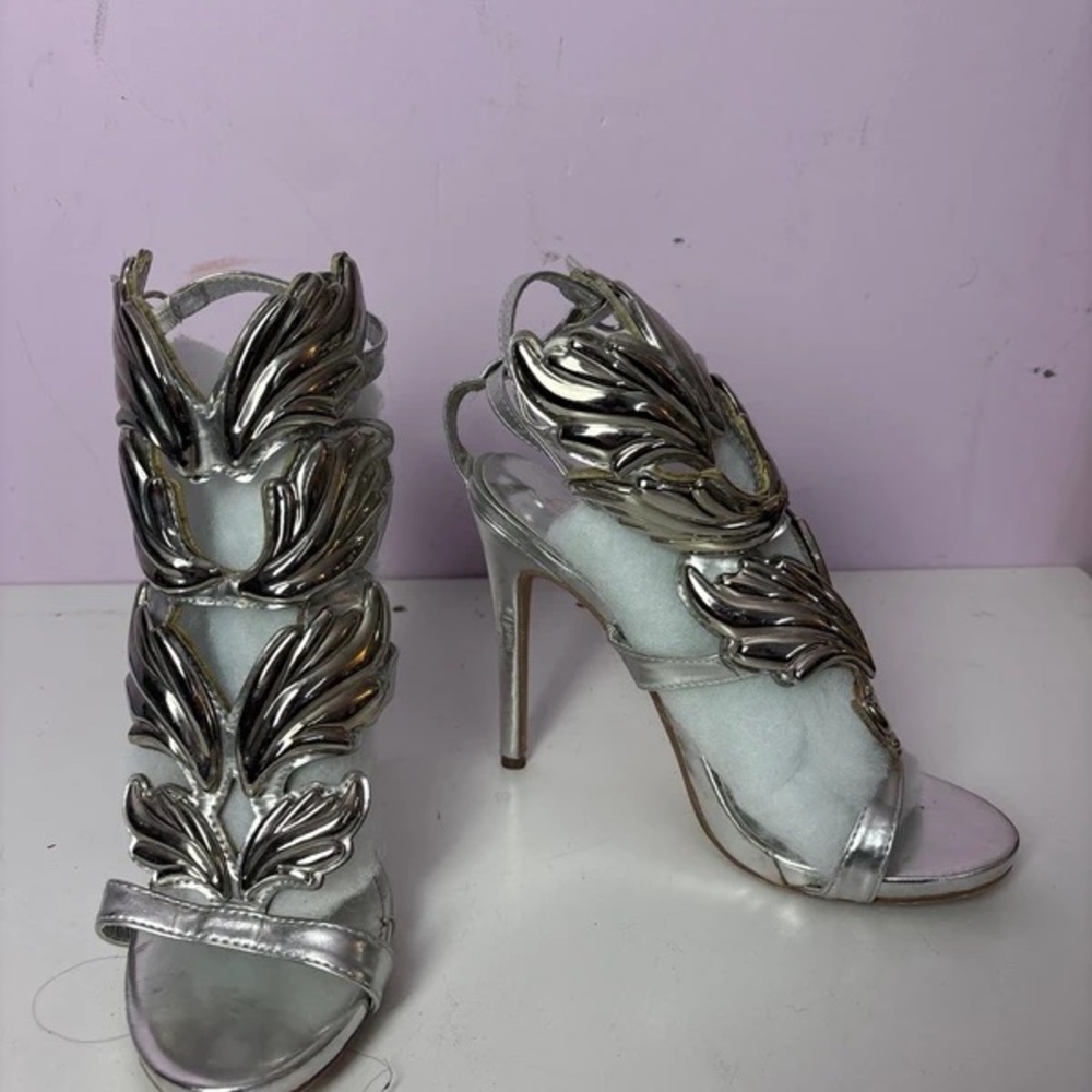 Chic Metallic Leaf Design Heels